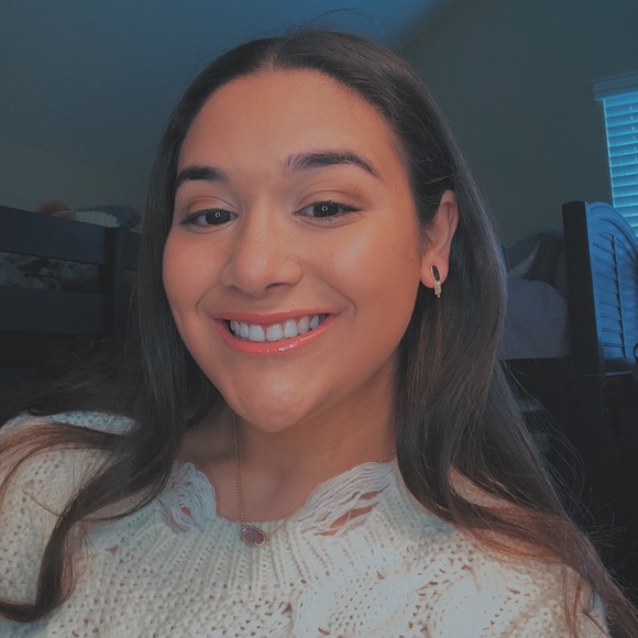 Meet your Posher, Lara - Picture 2 of 2